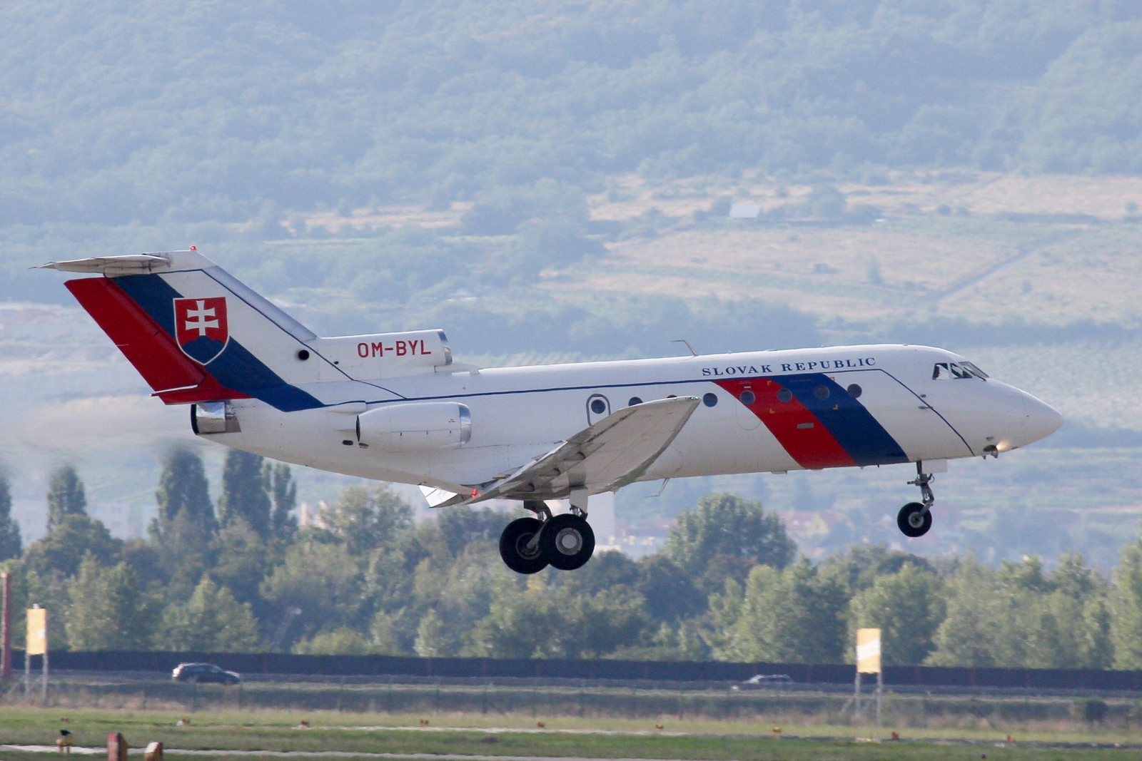 Slovak government Yak-40