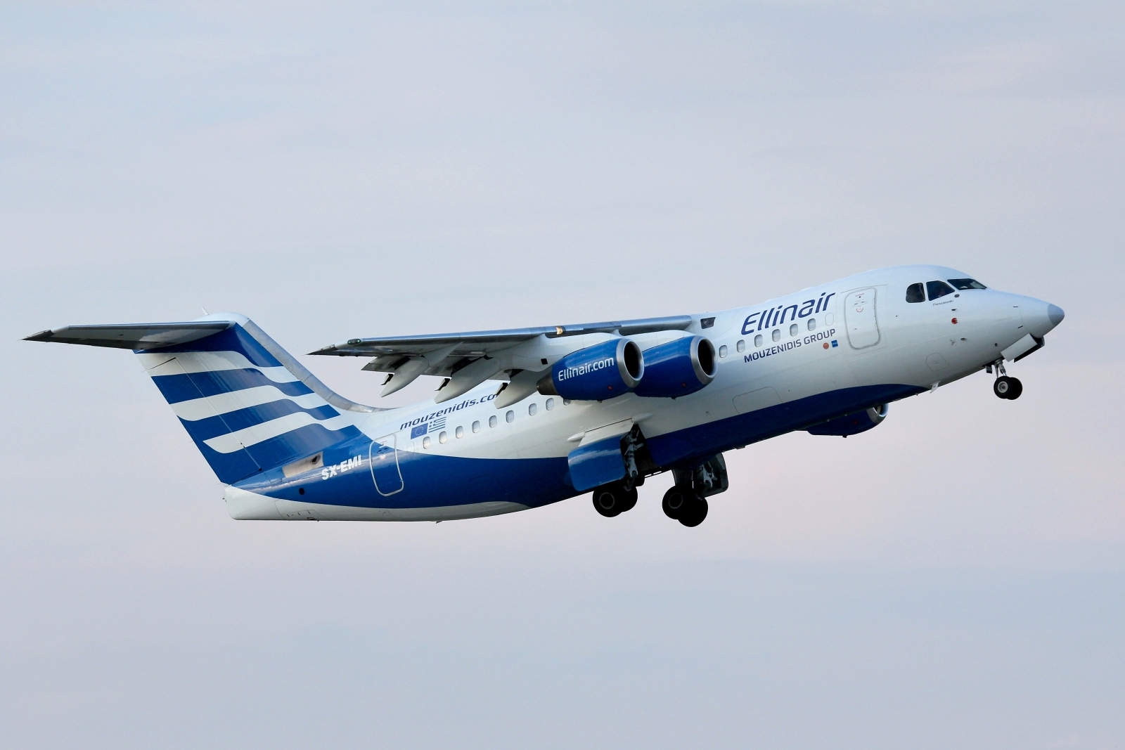 Ellinair British Aerospace Avro RJ85 pocas odletu do Thessaloniki